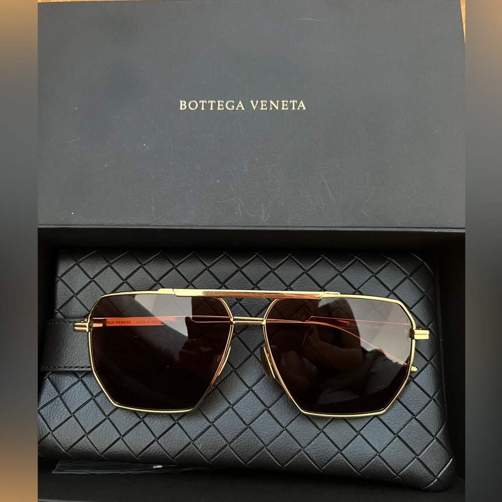 Bottega venetta aviator sunglasses